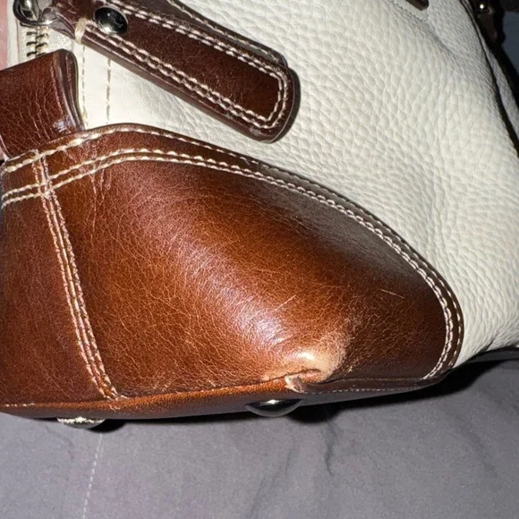 Vintage Coach White and Brown Penble Leather bag - Picture 13 of 16
